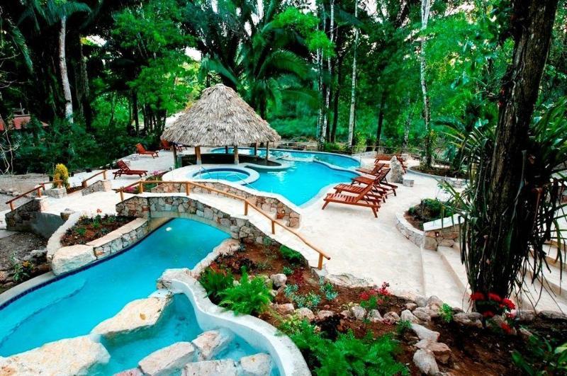 Ian Andersons Caves Branch Jungle Lodge Μπελμοπάν Εξωτερικό φωτογραφία
